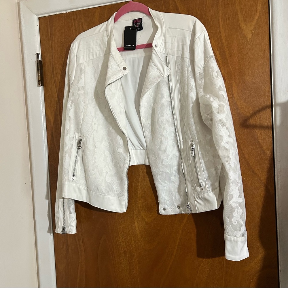Rebel by Torrid white 1X jacket new